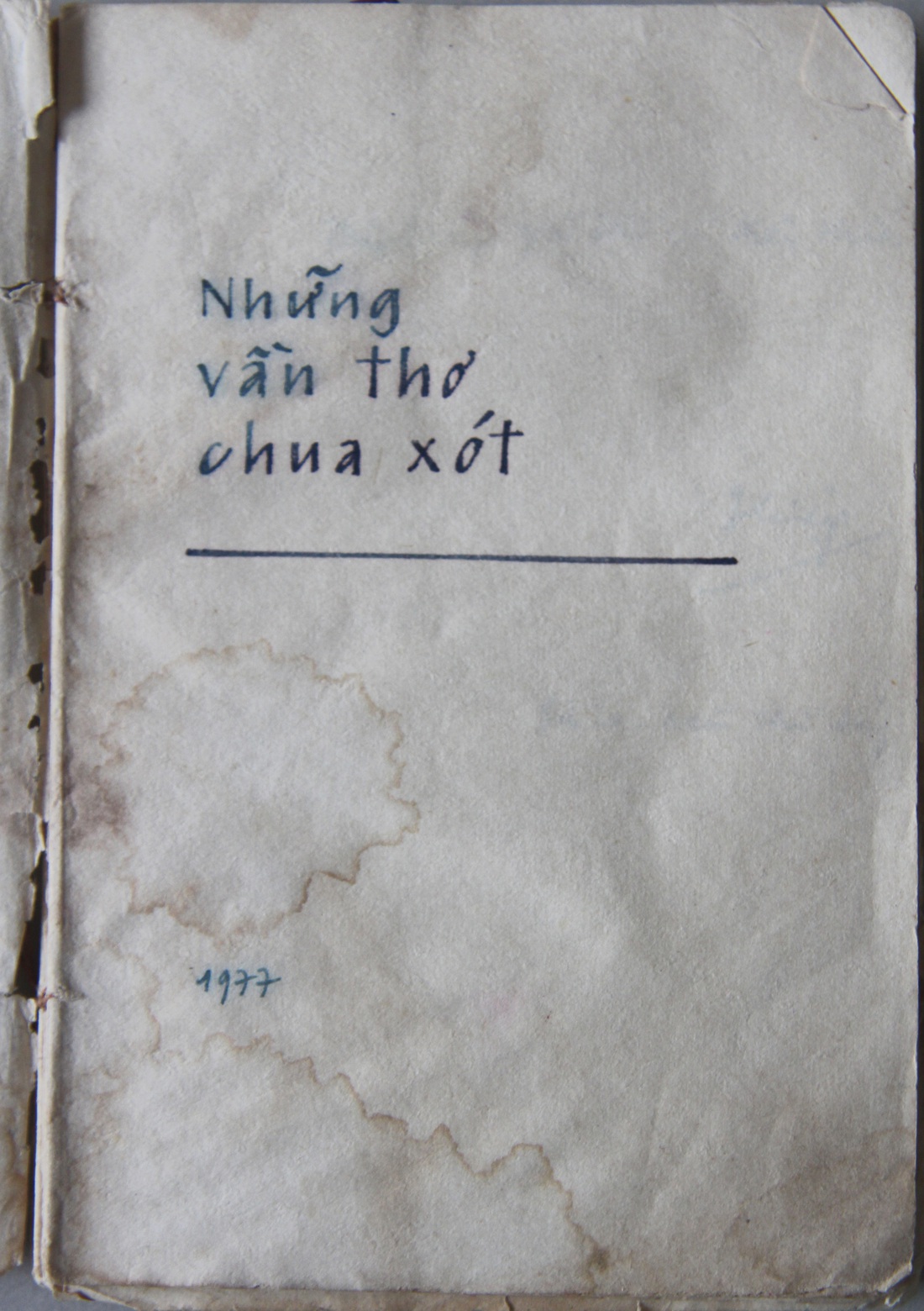 Trang đầu &quot;Những vần thơ chua xót&quot; của Nguyễn Huy Thiệp - Ảnh: MAI ANH TUẤN