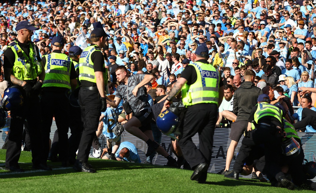 Manchester City ăn mừng chức vô địch Premier League - Ảnh 8.