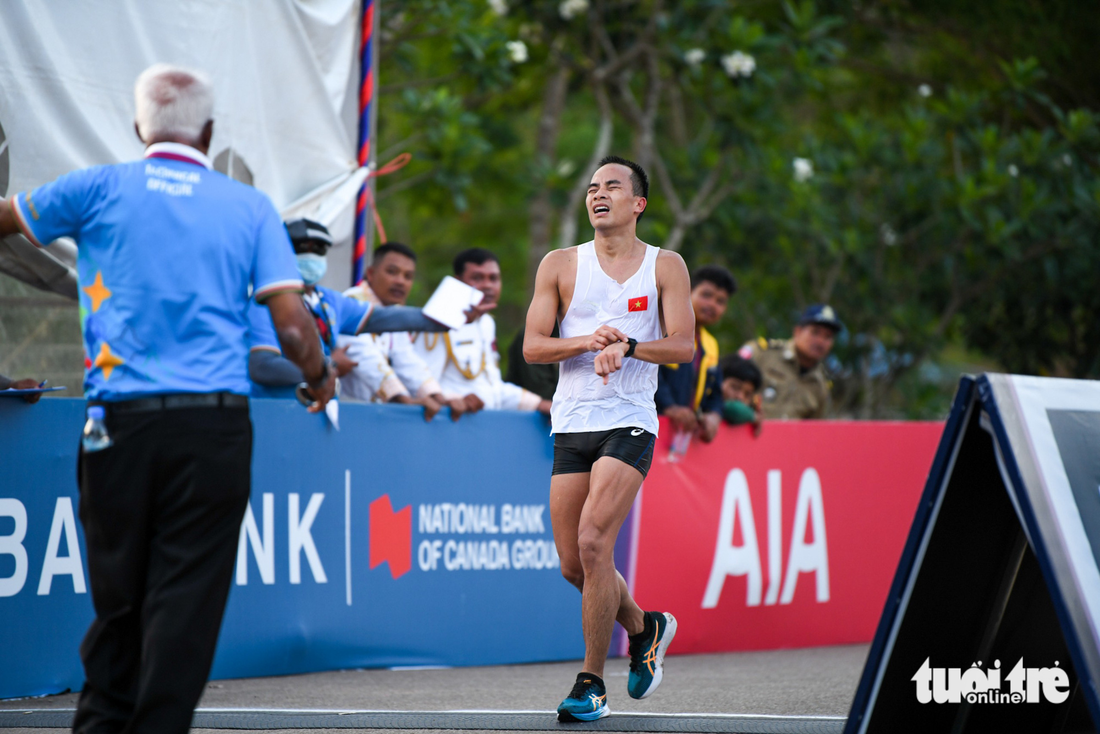 Hoàng tử, nữ hoàng đi bộ chiến thắng tại SEA Games 32 - Ảnh 5.