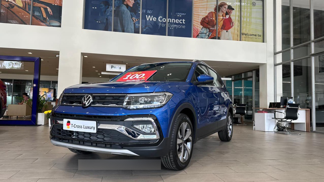 Tin tức giá xe: Volkswagen T-Cross giảm 244 triệu tại đại lý, vẫn đắt gấp rưỡi xe cùng phân khúc - Ảnh 1.