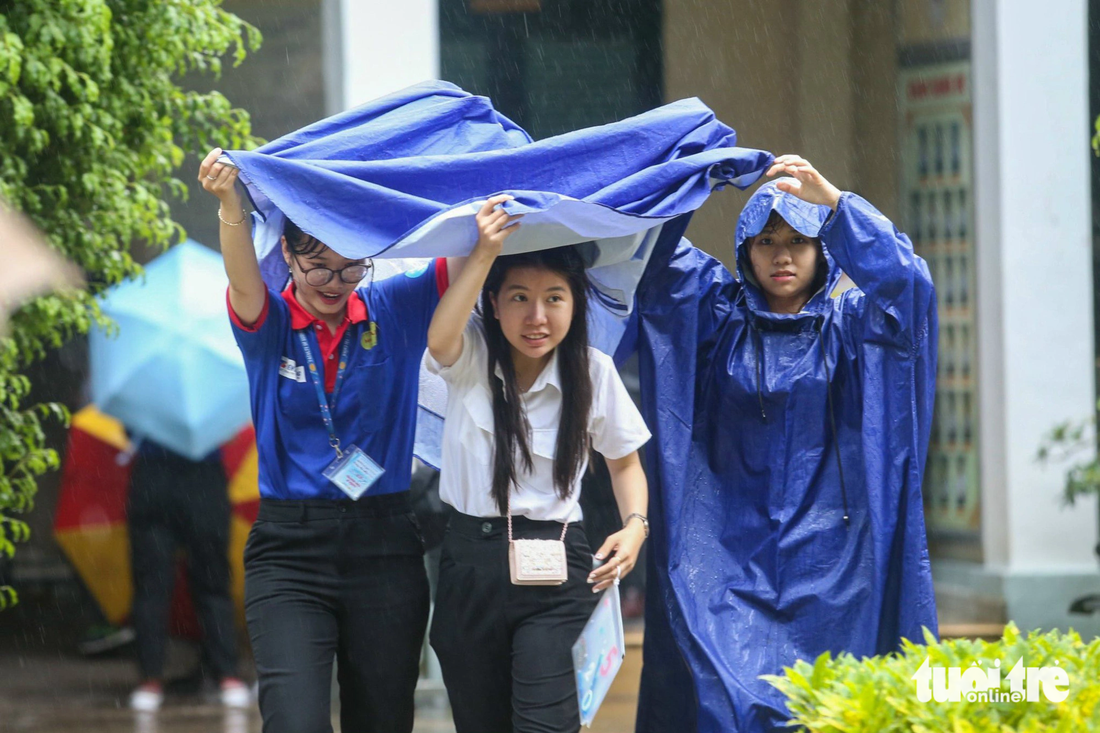 Những con ong góp mật cho mùa thi - Ảnh 11.