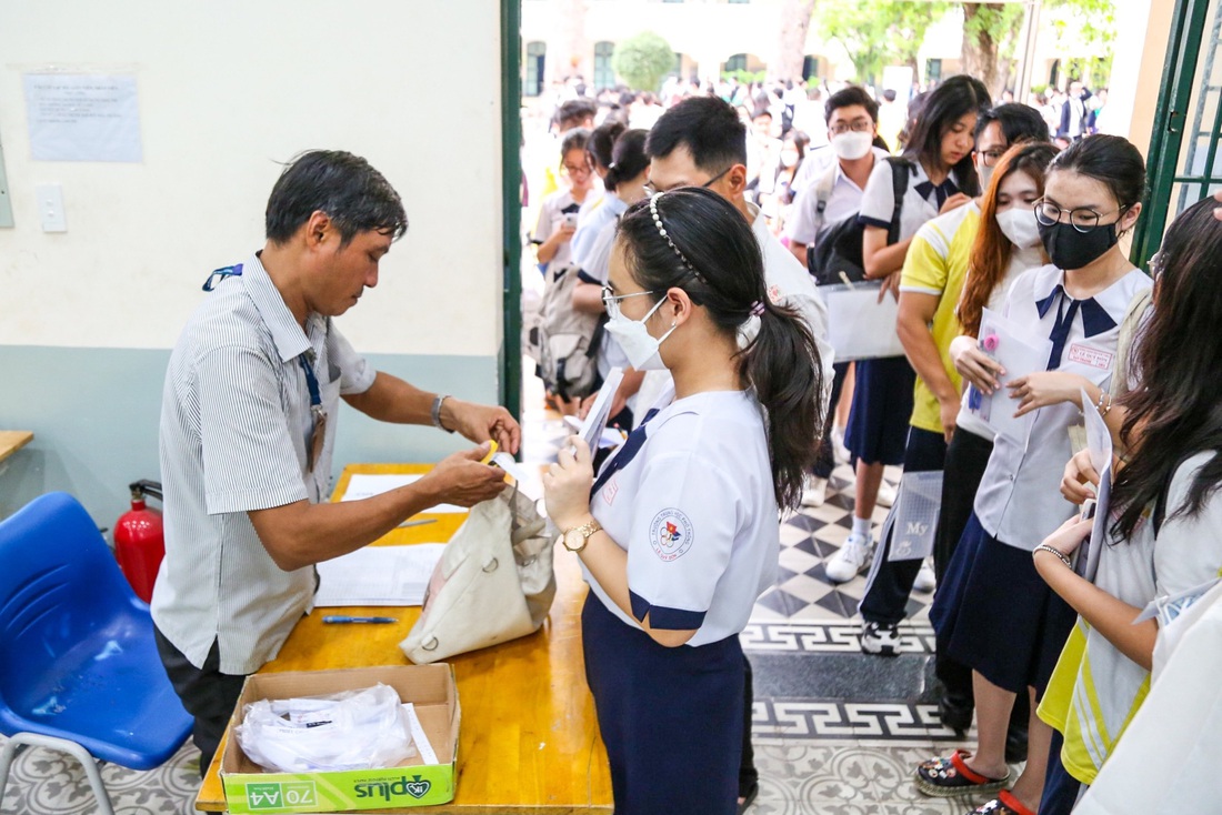 Những con ong góp mật cho mùa thi - Ảnh 4.