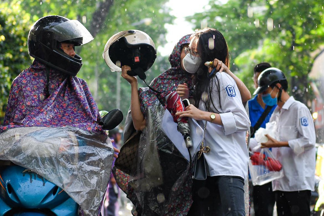 Sáng nay thi tốt nghiệp môn văn: Tác phẩm nào sẽ vào đề thi? - Ảnh 6.