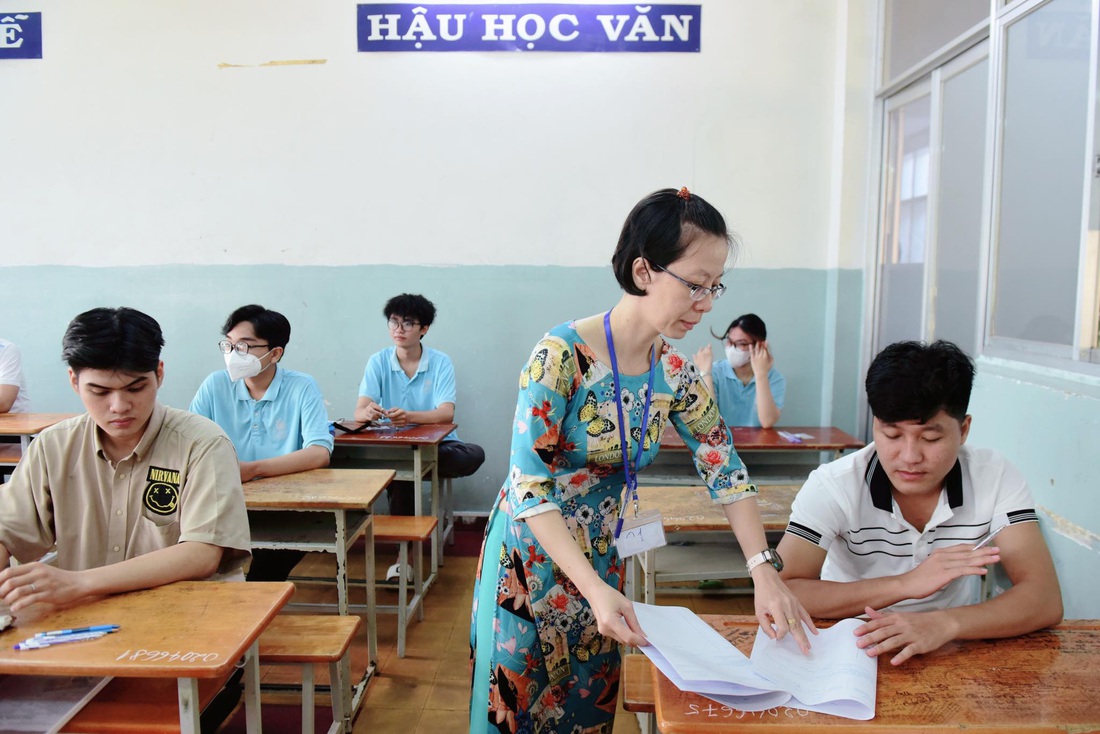 Sáng nay thi tốt nghiệp môn văn: Tác phẩm nào sẽ vào đề thi? - Ảnh 28.