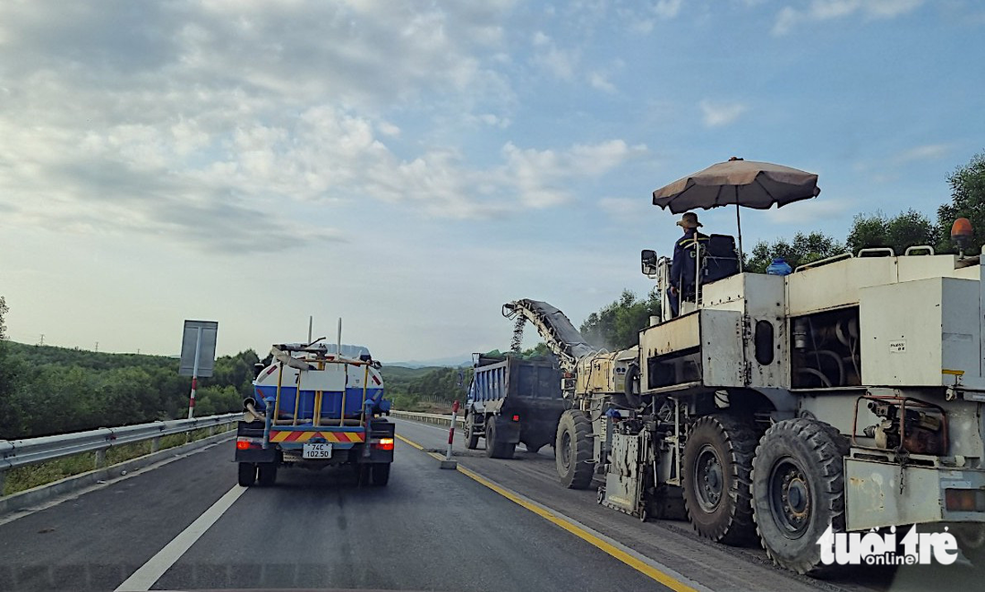 Mới sau 6 tháng, cao tốc Cam Lộ - La Sơn đã nhấp nhô con lươn - Ảnh 6.