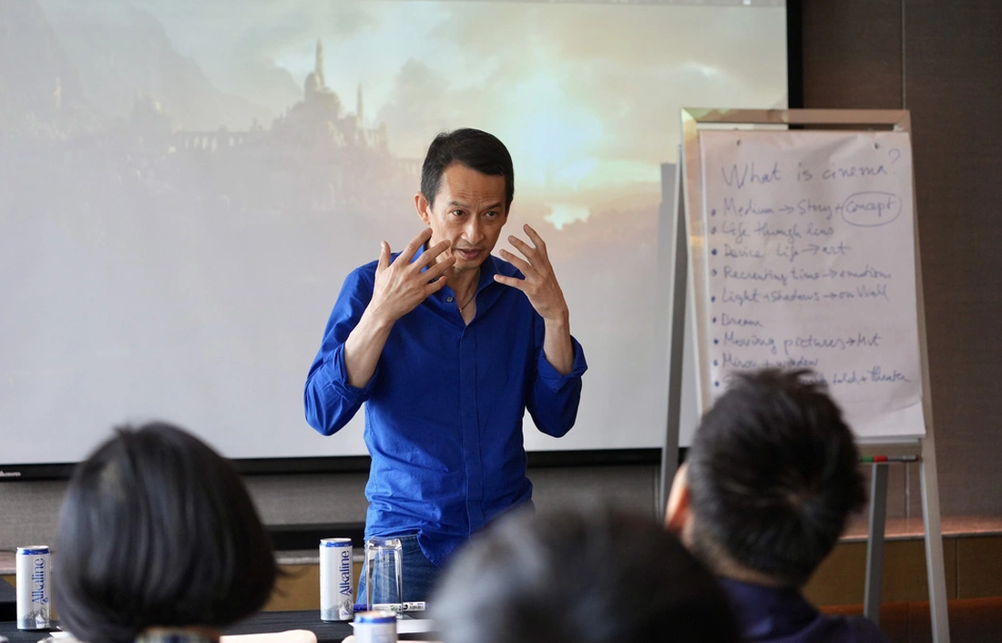 Đạo diễn Trần Anh Hùng tại buổi Directing Workshop ở Việt Nam - Ảnh: HỮU HẠNH