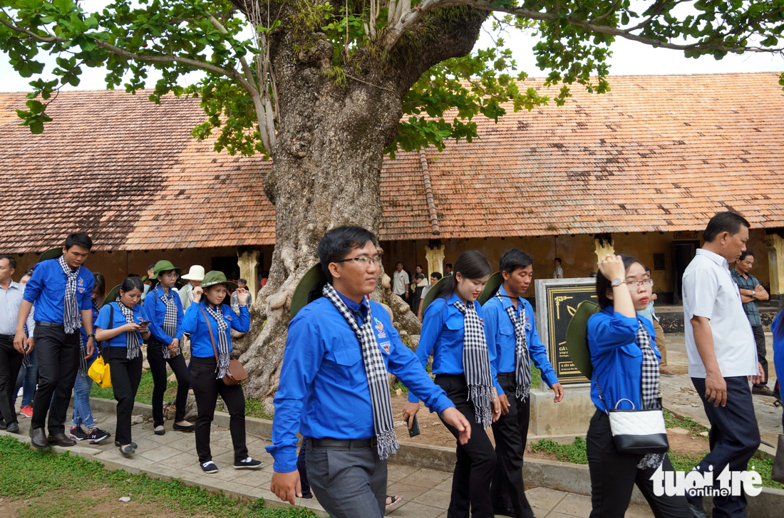 Di tích nhà tù Côn Đảo trở thành nơi giáo dục truyền thống yêu nước cho thế hệ trẻ - Ảnh: Đ.H