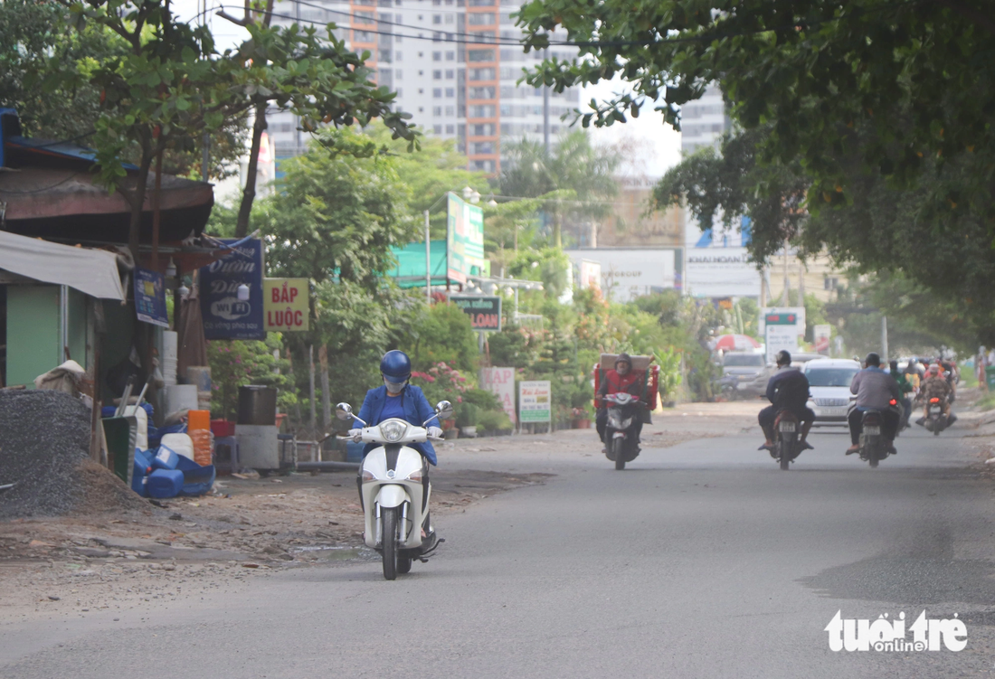 Đường Nguyễn Hoàng: Giặm vá xong lại nát - Ảnh 7.