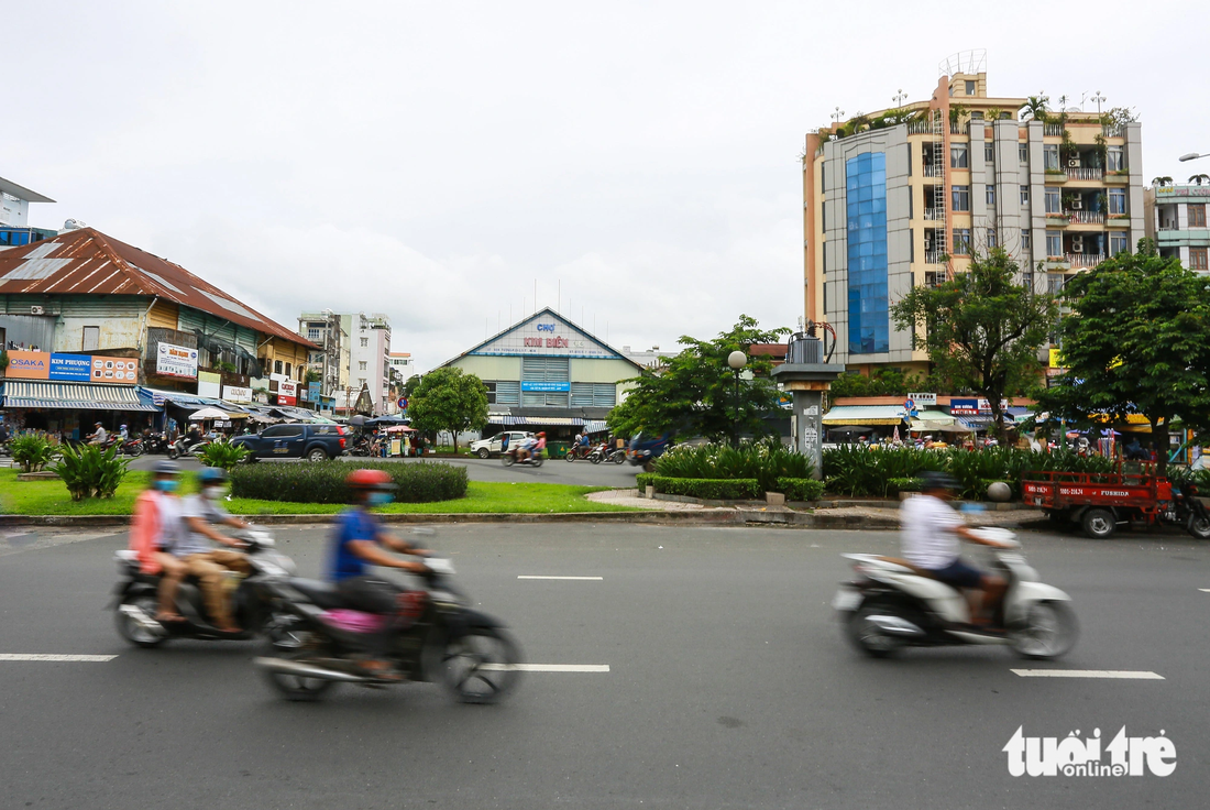 Vị trí thứ tư rộng khoảng 468m2 lòng đường Hải Thượng Lãn Ông (gần chợ Kim Biên, quận 5). Nơi này được đề xuất xây nhà xe cao tầng 21m, 6 khối ô tô, sức chứa 94 xe dưới 9 chỗ.