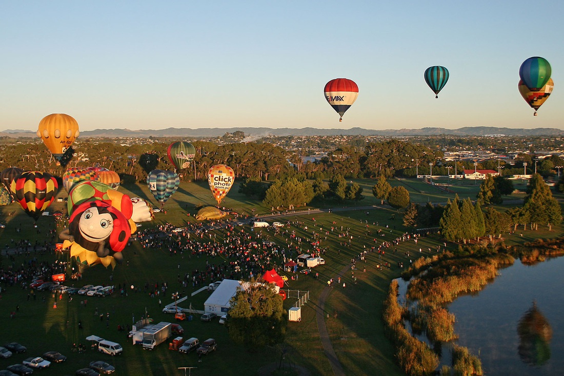 Dịch vụ bay khinh khí cầu đón bình minh tại Hamilton được nhiều du khách yêu thích - Ảnh: balloonsoverwaikato