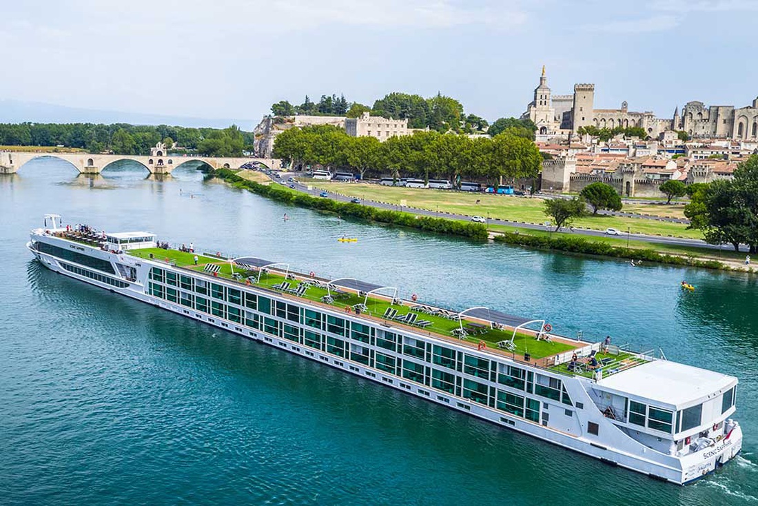 Hành trình của Emerald Cruise nhấn mạnh vào các hoạt động thể thao như đạp xe, đi bộ đường dài, ngắm cảnh đẹp ở mỗi điểm dừng chân - Ảnh: Passport magazine