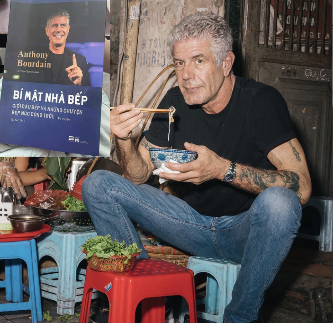 Đầu bếp Anthony Bourdain và cuốn sách nổi tiếng của ông - Ảnh: The New Yorker