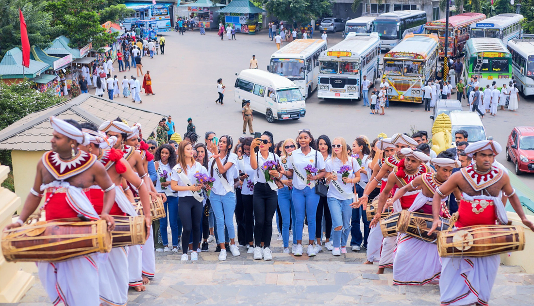 Các thí sinh Miss World Tourism 2023 tham gia hoạt động bên lề - Ảnh: BTC