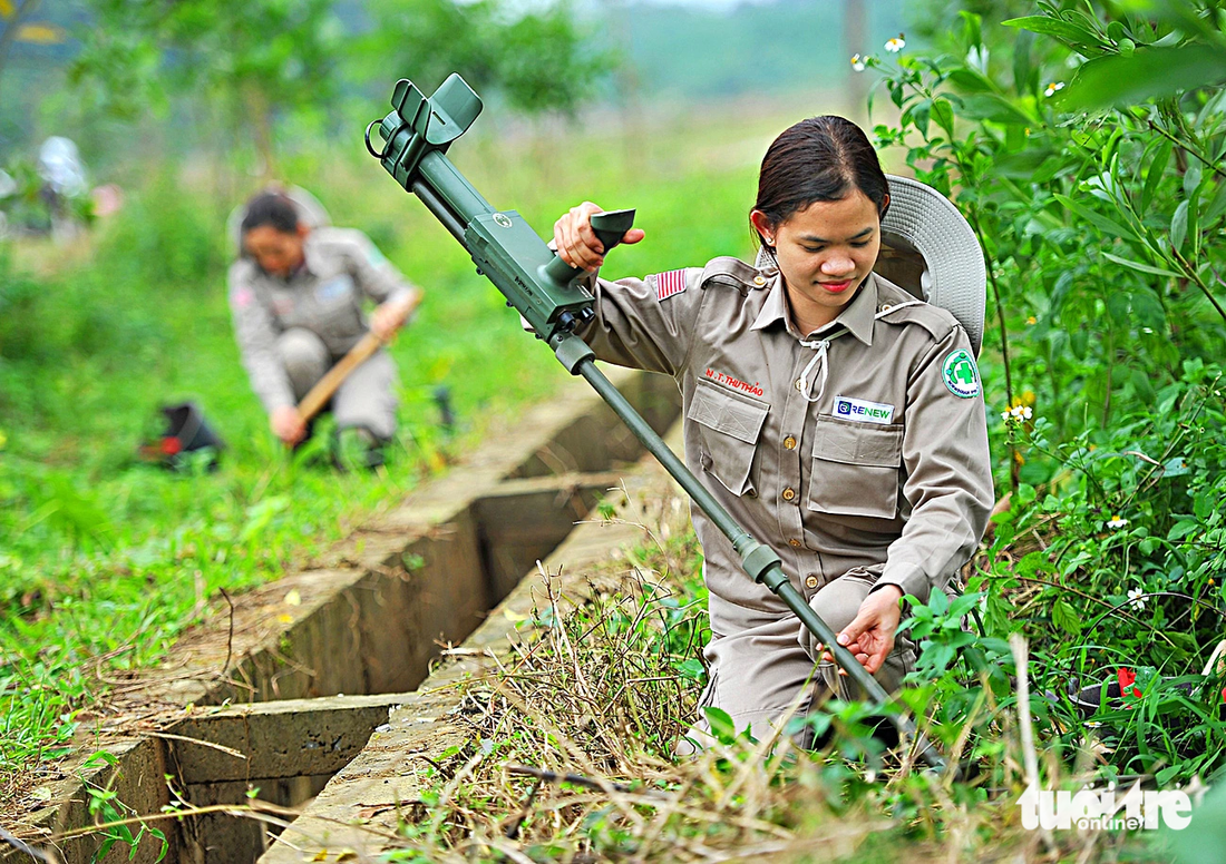 Dò tìm trên từng centimet vuông đất ở Gio Linh, Quảng Trị