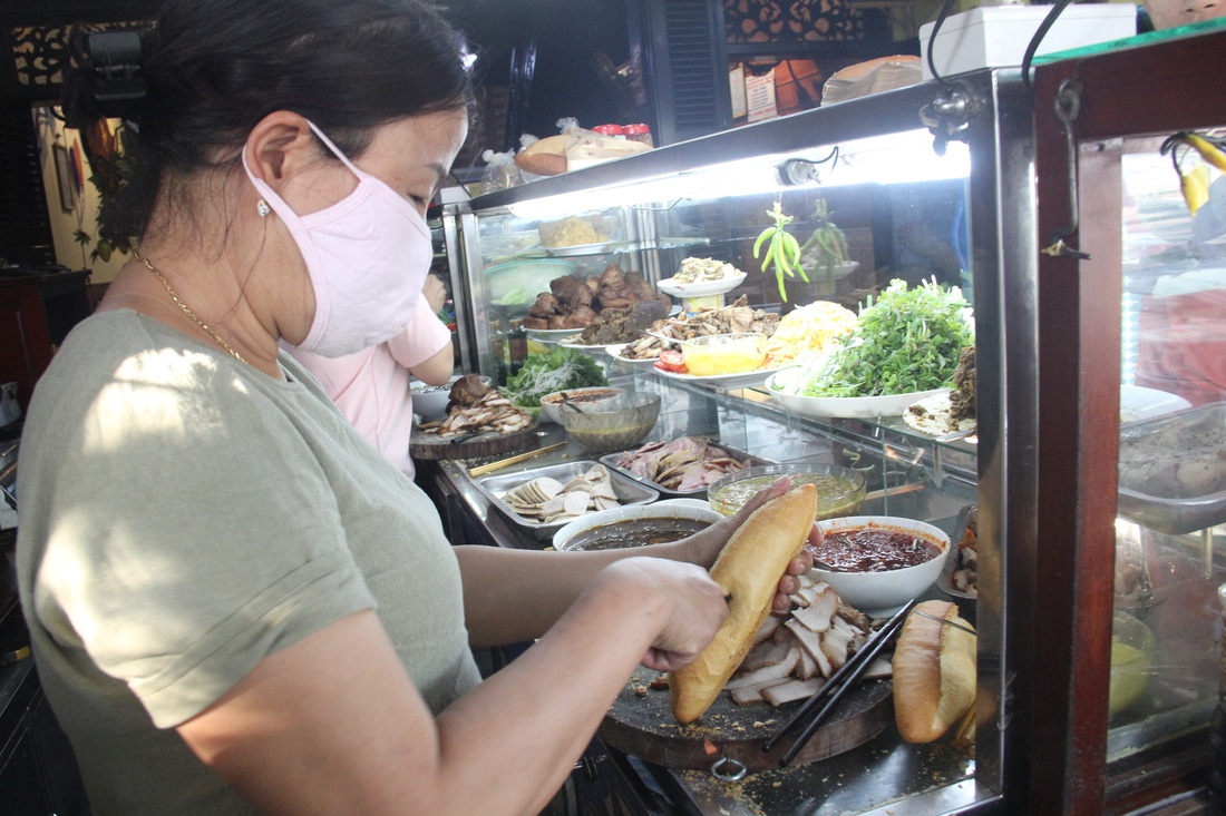  Nhờ Anthony Bourdain làm cầu nối, rất nhiều món ăn Việt đã vươn ra thế giới Ảnh: TRƯỜNG TRUNG