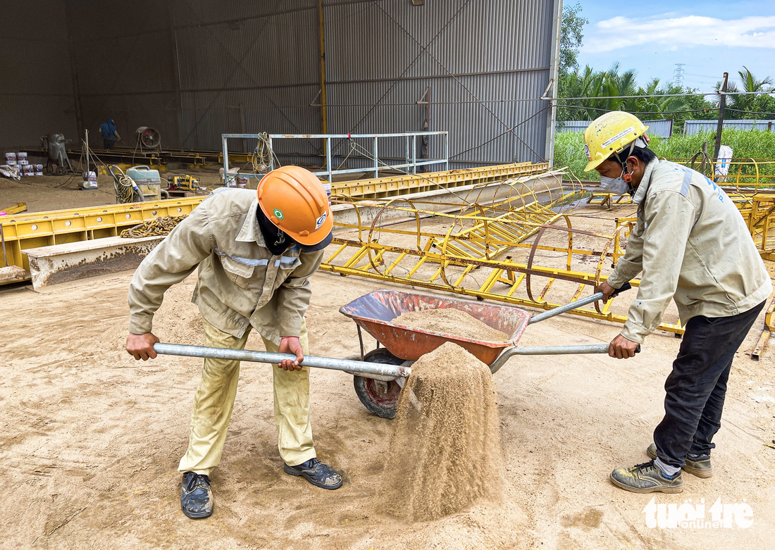 Cùng với việc hoàn thiện thủ tục, VEC cũng đang quyết liệt chỉ đạo nhà thầu, Ban quản lý dự án tiếp tục đẩy nhanh tiến độ các gói thầu đang thi công, bảo đảm thời gian quy định