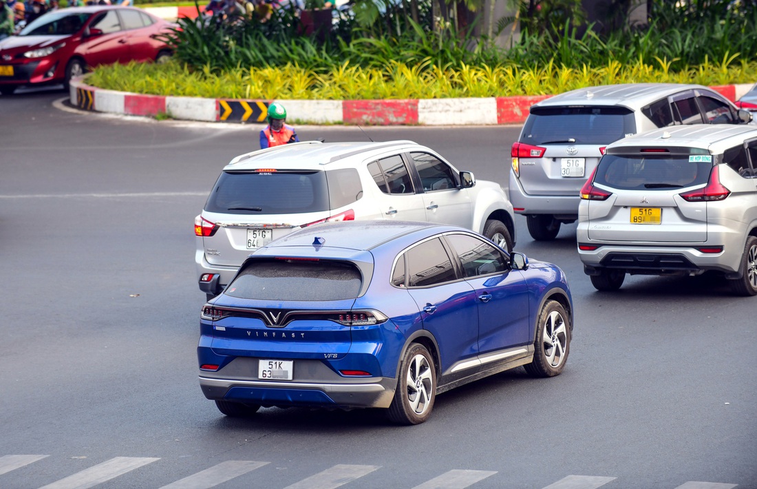 Bộ Giao thông Vận tải đang đề xuất nhiều chính sách để khuyến khích người dân chuyển sang ô tô điện - Ảnh: Q.ĐỊNH