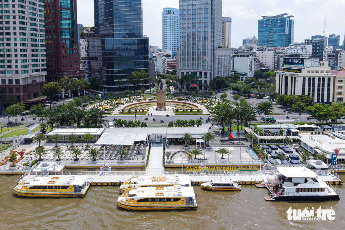 Một thời gian dài, chúng ta quay lưng vào sông, không thấy được nét đẹp của dòng sông. Những nước lân cận như Myanmar, Lào, Thái Lan… vẫn giữ được nét đẹp này khi cung điện, công trình văn hóa của họ luôn có bến sông và đường sá. Do đó tuyến đường này rất cần thiết và sẽ giúp đường sông phát triển theo.