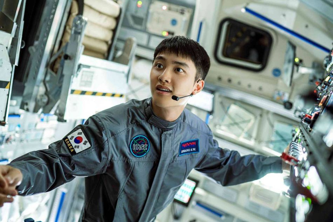 D.O gây ấn tượng trong &quot;bom tấn&quot; The Moon - Ảnh: SOOMPI