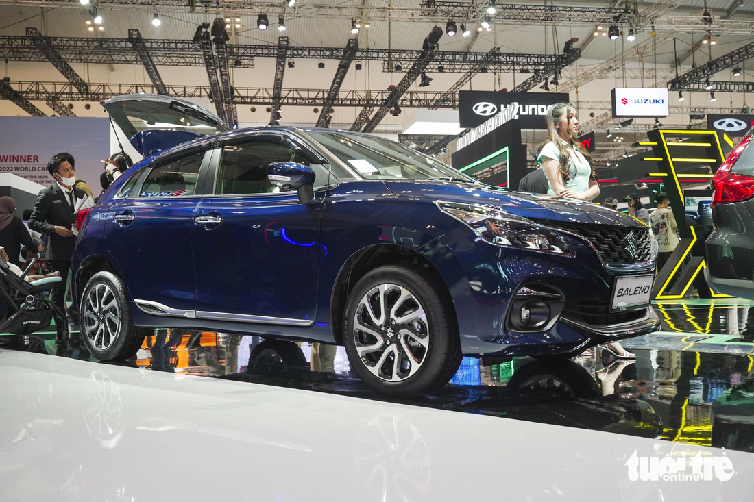 Tại gian hàng Suzuki ở Triển lãm GIIAS 2023, Baleno khá nổi bật. Xe thuộc phân khúc hạng A. Tại Indonesia, mẫu xe này được phân phối hai phiên bản số sàn (MT) và số tự động (AT), giá quy đổi lần lượt 413 triệu và 437 triệu đồng