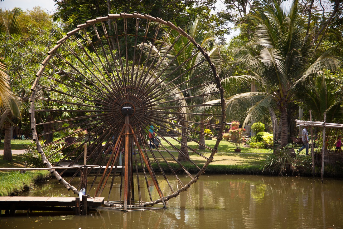 Khung cảnh sông nước lãng mạn tại các khu du lịch, nhà hàng tại Bình Quới, Thanh Đa - Ảnh: MINH HUYỀN