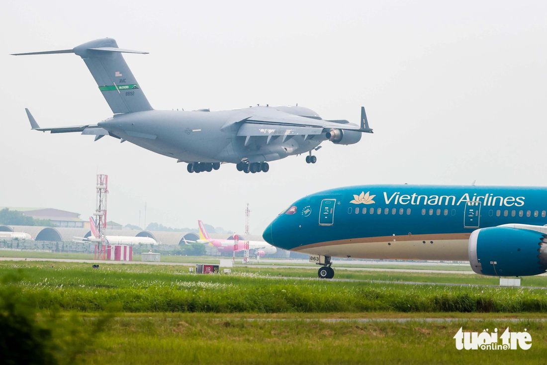 C-17 có chiều dài 53 mét, cao 16,7 mét. Đây là một trong những máy bay vận tải quân sự lớn nhất thế giới - Ảnh: NGUYỄN KHÁNH