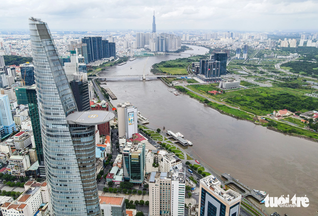 Đồng thời, điểm đến này sẽ mang đến không gian xanh, trong lành, giúp thư giãn. Đa số người dân đều đồng tình việc cần sớm làm đường ven sông để giúp việc đi lại, thưởng thức vẻ đẹp của sông Sài Gòn được thuận tiện hơn.