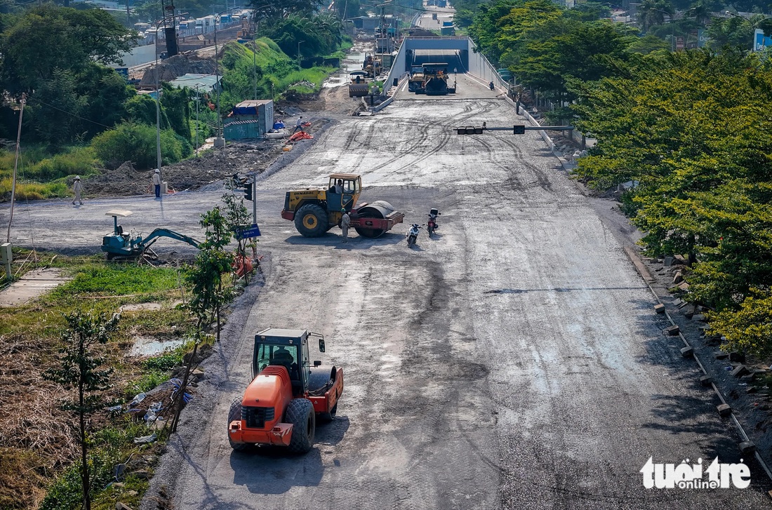 Hầm chui ở cửa ngõ phía Nam TP.HCM sắp thông xe một bên - Ảnh 6.