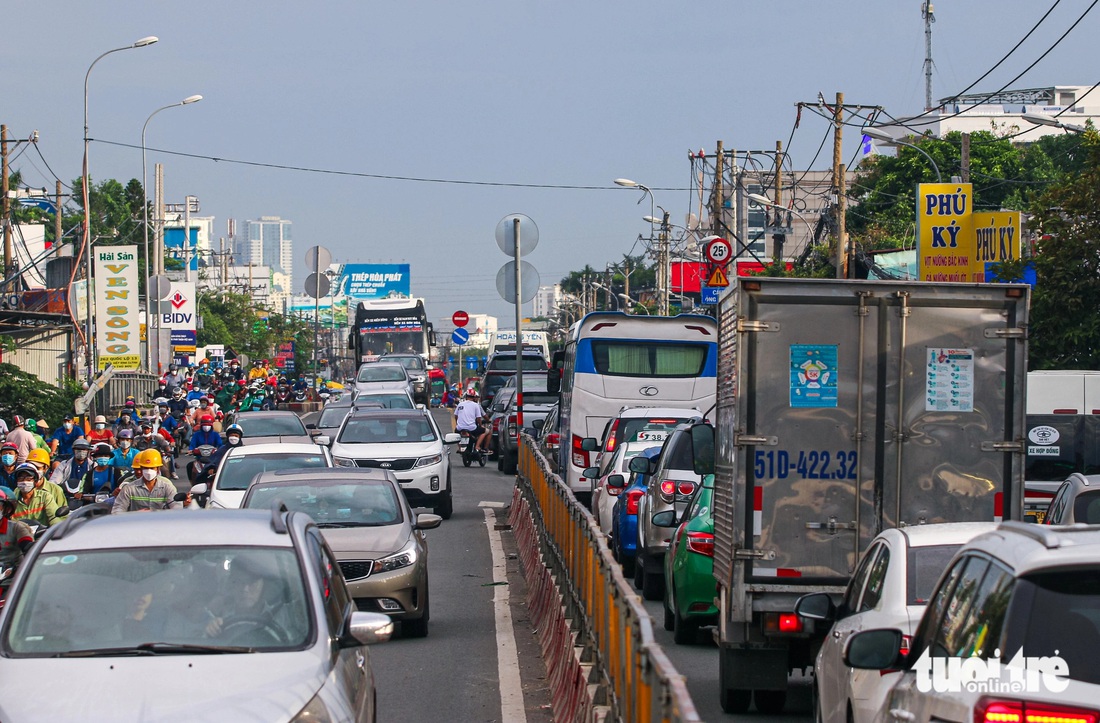 Hiện trạng những tuyến ở TP.HCM có thể xây đường trên cao - Ảnh 1.