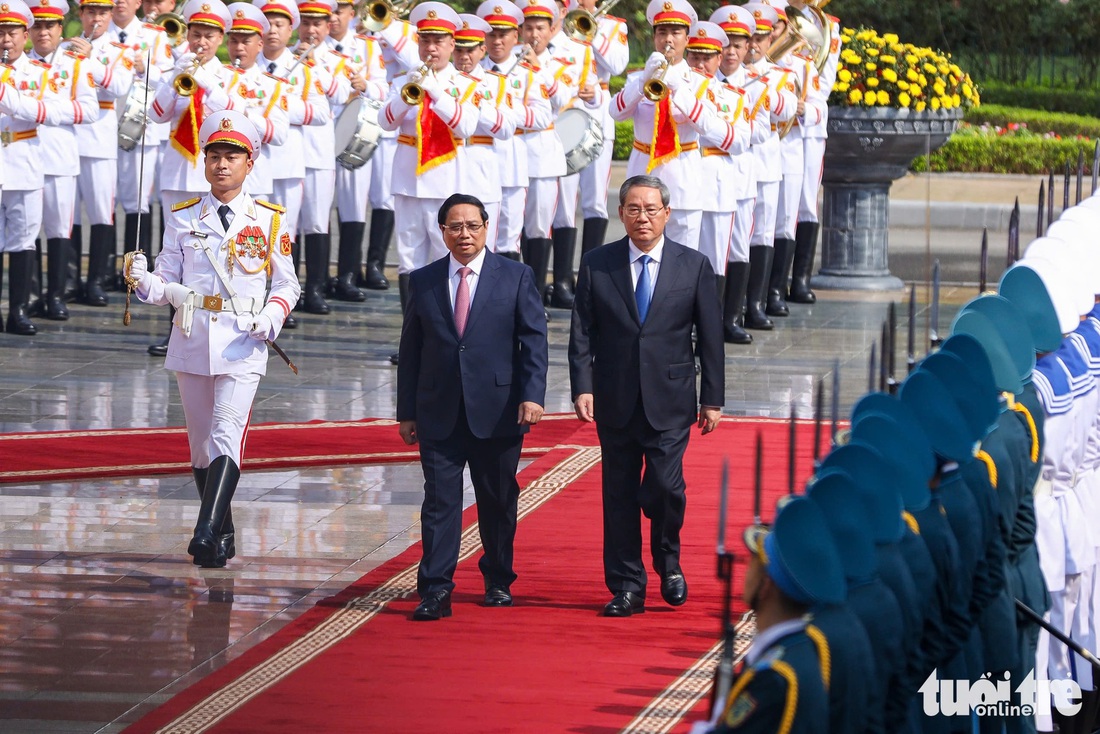 Thủ tướng Phạm Minh Chính chủ trì lễ đón trọng thị Thủ tướng Trung Quốc Lý Cường - Ảnh 1.