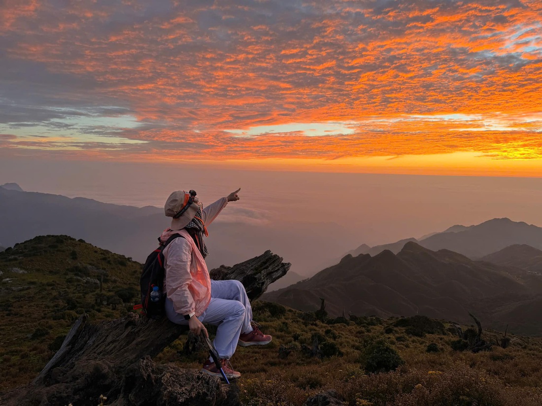 Lên Tà Chì Nhù đi trốn cuối tuần mà đông không tưởng - Ảnh 3.