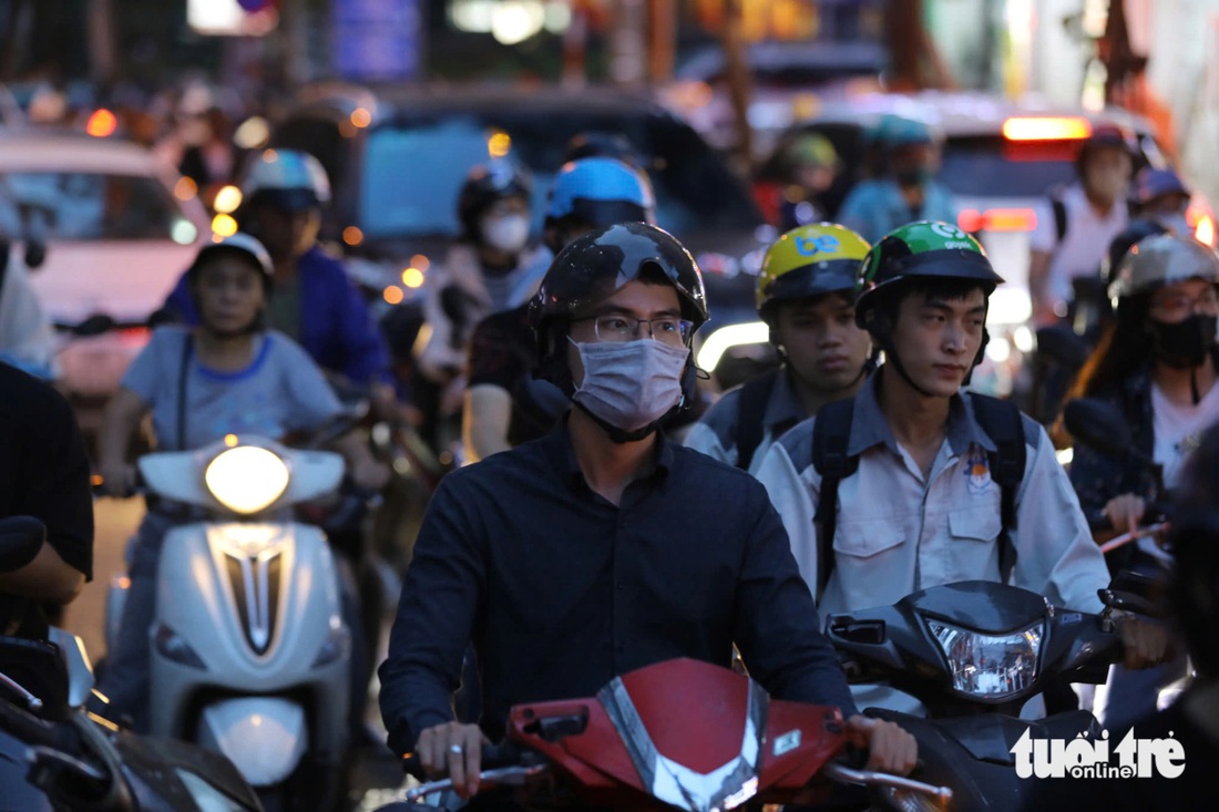 Hiện trạng con đường ở Hà Nội rộng 7m, có nhiều chung cư gây ùn tắc suốt ngày đêm sắp được cải tạo - Ảnh 5.