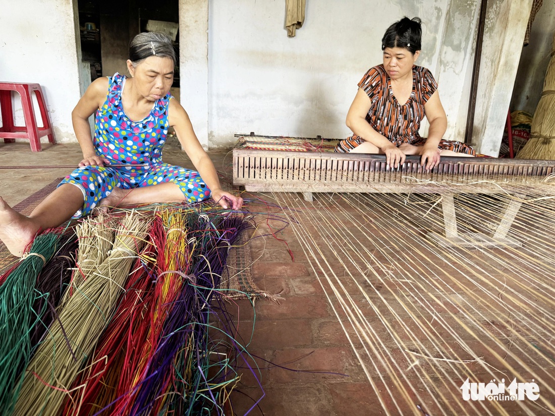 Làng nghề dệt chiếu An Phước bị thu hồi bằng công nhận vì lý do... buồn - Ảnh 1.