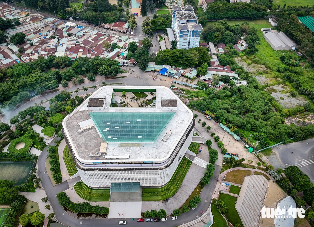 Mặt bằng ở Đại học Quốc gia TP.HCM sau 3 thập kỷ vẫn như 'tấm da beo loang lổ' - Ảnh 1.