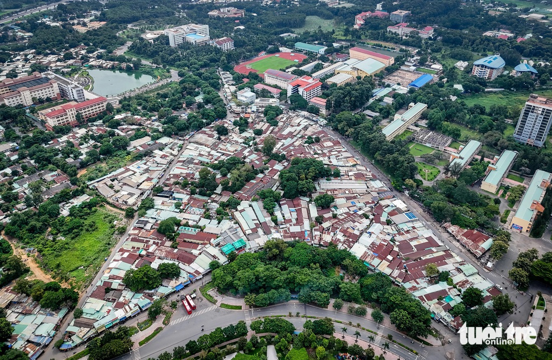 Mặt bằng ở Đại học Quốc gia TP.HCM sau 3 thập kỷ vẫn như 'tấm da beo loang lổ' - Ảnh 10.