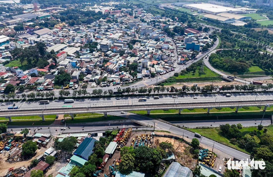 Hiện trạng hầm chui trạm 2 xa lộ Hà Nội chưa thể làm xong vì vướng mặt bằng - Ảnh 8.