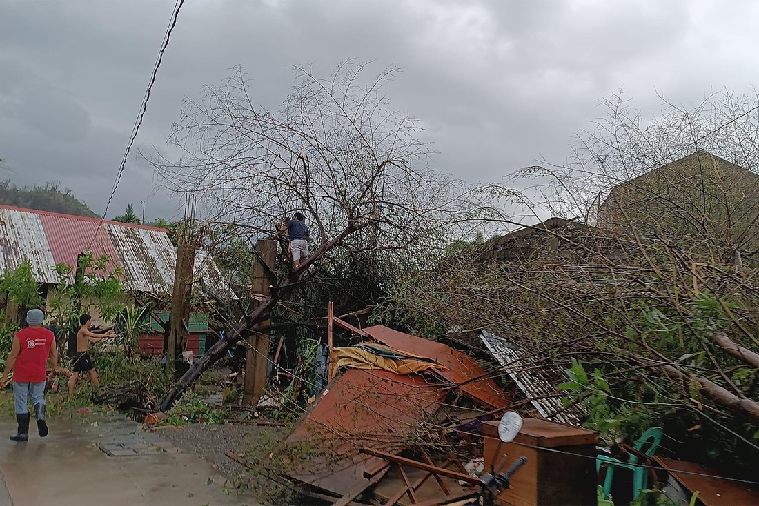 Siêu bão Man-yi đổ bộ Philippines, gây thiệt hại nhiều nơi - Ảnh 2.