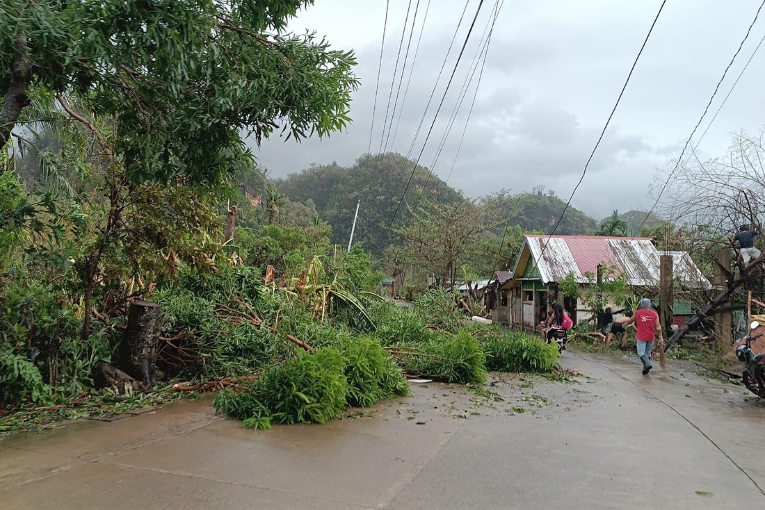 Siêu bão Man-yi đổ bộ Philippines, gây thiệt hại nhiều nơi - Ảnh 4.