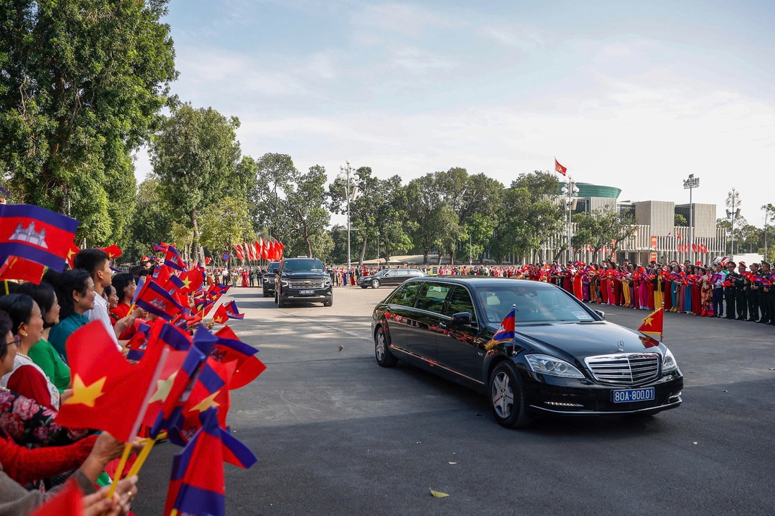 Lễ đón cấp nhà nước Quốc vương Campuchia tại Phủ Chủ tịch - Ảnh 4.