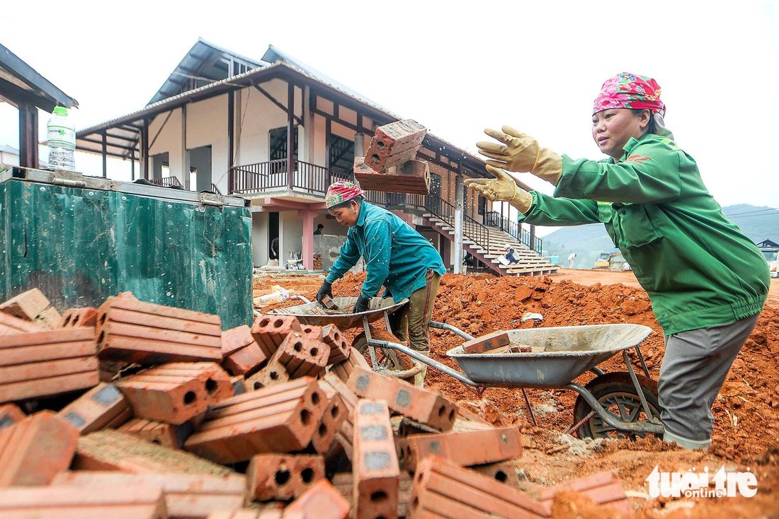 90 ngày đêm ba ca bốn kíp, Làng Nủ mới mẻ đang dần hiện ra - Ảnh 2.