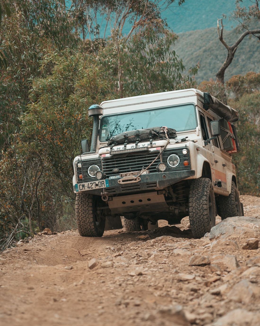 Sống trong Land Rover Defender: Không giường không nhà tắm nhưng... tiết kiệm tiền thuê nhà - Ảnh 17.