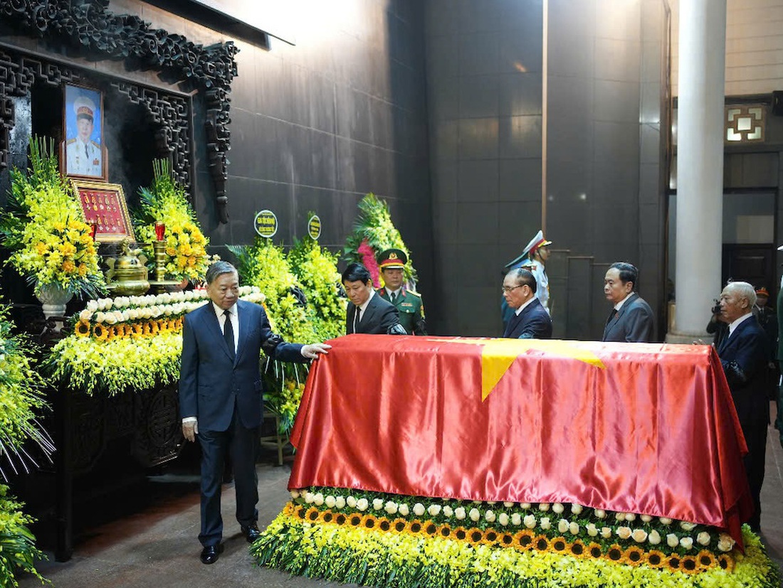 Tổng Bí thư Tô Lâm, Chủ tịch nước Lương Cường và nhiều lãnh đạo viếng Đại tướng Nguyễn Quyết - Ảnh 2.