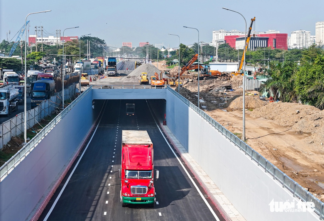 Hầm chui Nguyễn Văn Linh cùng ba công trình lớn ở TP.HCM đồng loạt thông xe - Ảnh 1.