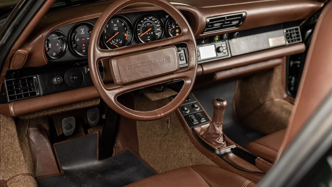 Xe Porsche từng của... Nissan bán với giá ít nhất 80 tỉ đồng- Ảnh 7. Xe Porsche từng của... Nissan bán với giá ít nhất 80 tỉ đồng- Ảnh 7.