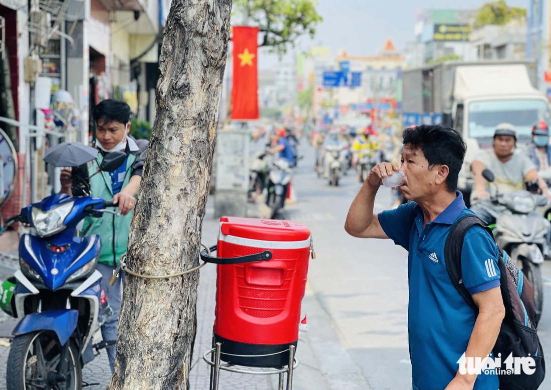 Sau kỳ nghỉ Tết Nguyên đán, Nam Bộ có đợt nắng nóng đạt 37 độ C, thời tiết oi bức - Ảnh: LÊ PHAN