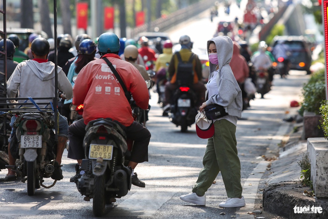 Dự báo đợt nắng nóng này còn kéo dài trong những ngày tới, tháng 3 đến tháng 5 nắng nóng càng gay gắt hơn ở Nam Bộ - Ảnh: PHƯƠNG QUYÊN