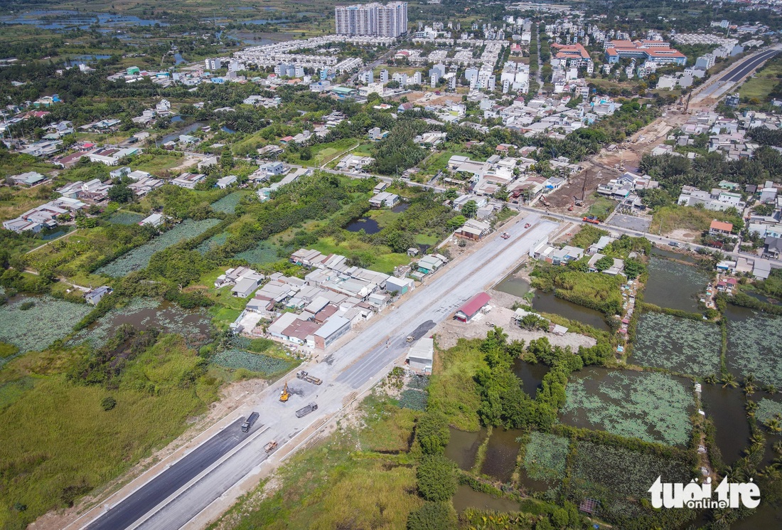 Đến nay, Ban Giao thông đã nhận bàn giao mặt bằng của 544/594 hộ. Những mặt bằng còn lại bị vướng thuộc 2 doanh nghiệp và 50 hộ dân - Ảnh: LÊ PHAN