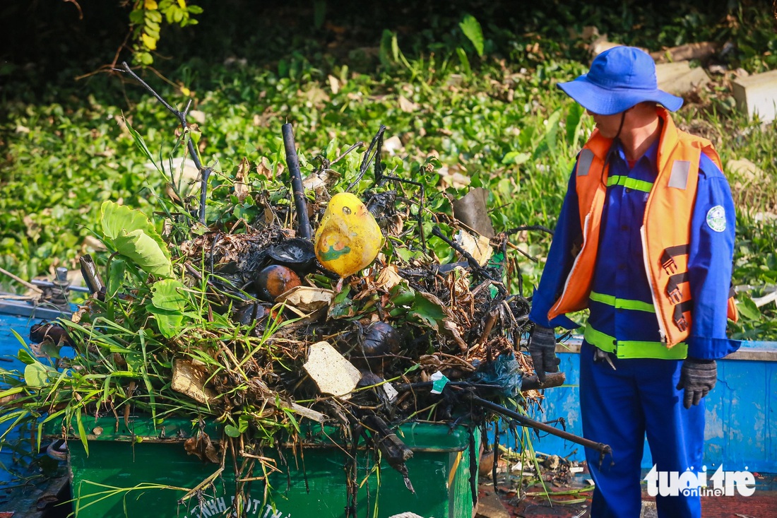 Do lượng rác dồn ứ nhiều, nên mặc dù huy động tối đa lực lượng nhưng đơn vị thu gom cho biết cần ít nhất 5 ngày để lượng rác ổn định. Rác thải phát sinh phải cần thêm một thời gian nữa mới xử lý xong