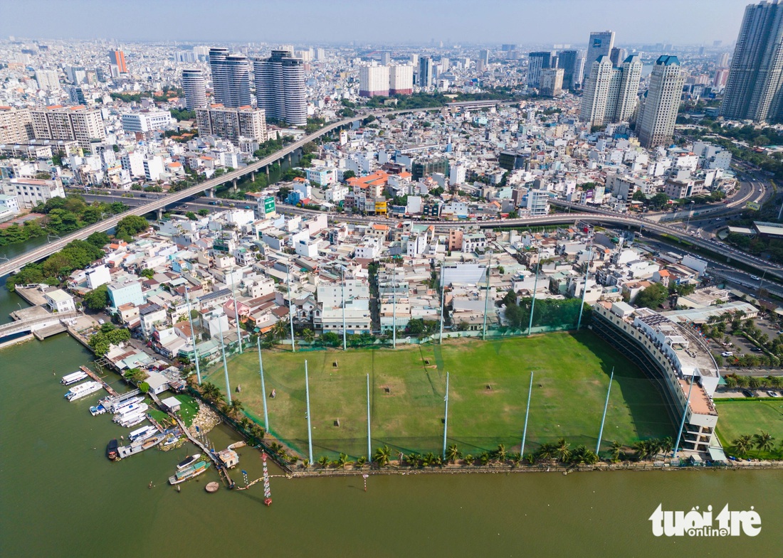 Hiện trạng bao gồm khu tập golf (sân tập golf - nhà tập golf) và các công trình phụ trợ, văn phòng, sân bãi, cây xanh - Ảnh: LÊ PHAN