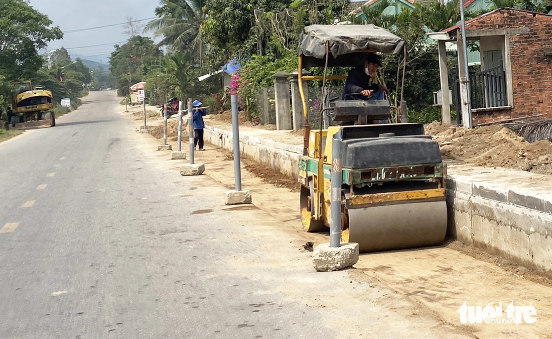 San ủi làn đường - Ảnh: LÊ TRUNG